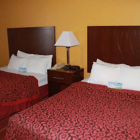Days Inn By Wyndham Walcott Davenport Bagian luar foto