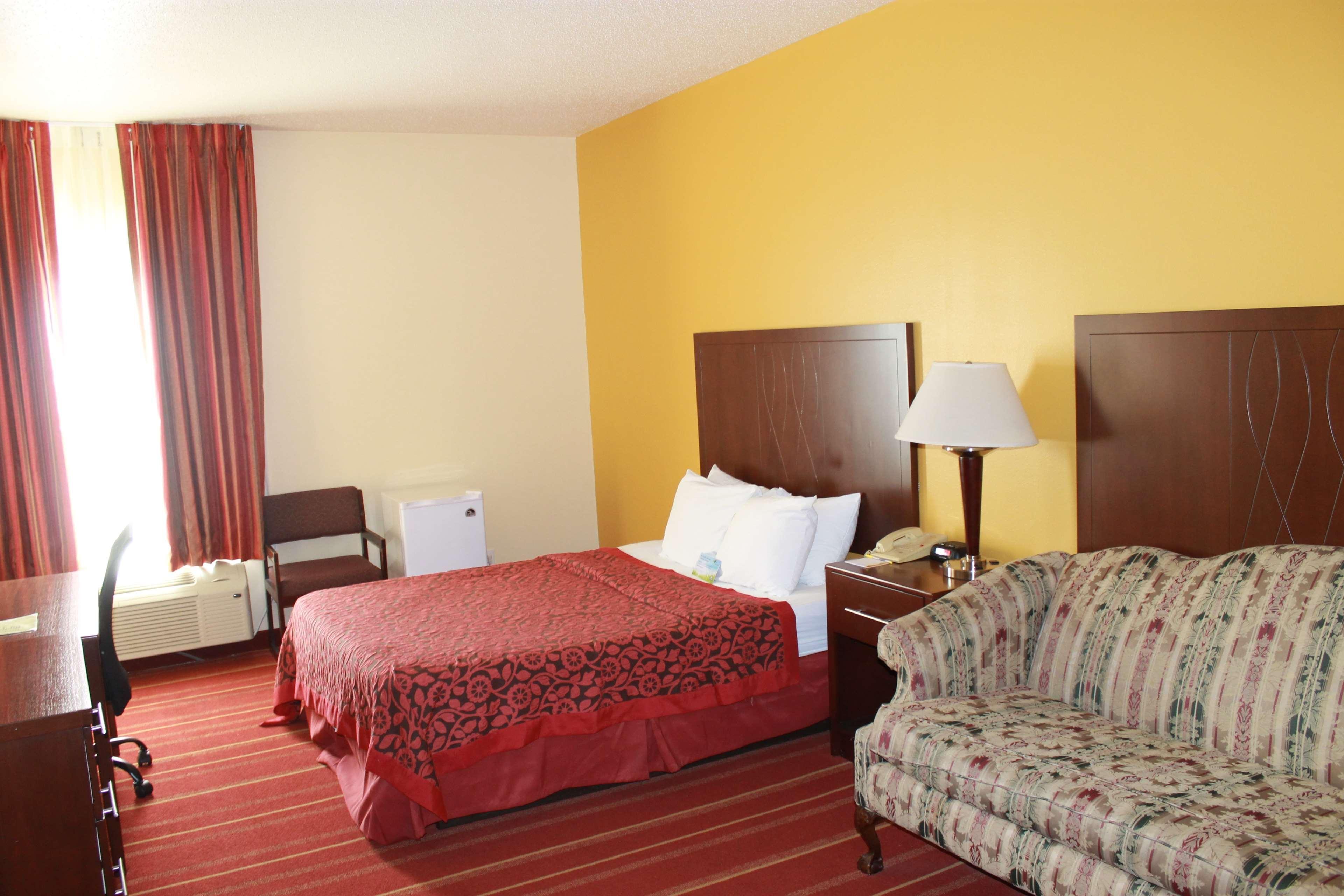 Days Inn By Wyndham Walcott Davenport Bagian luar foto