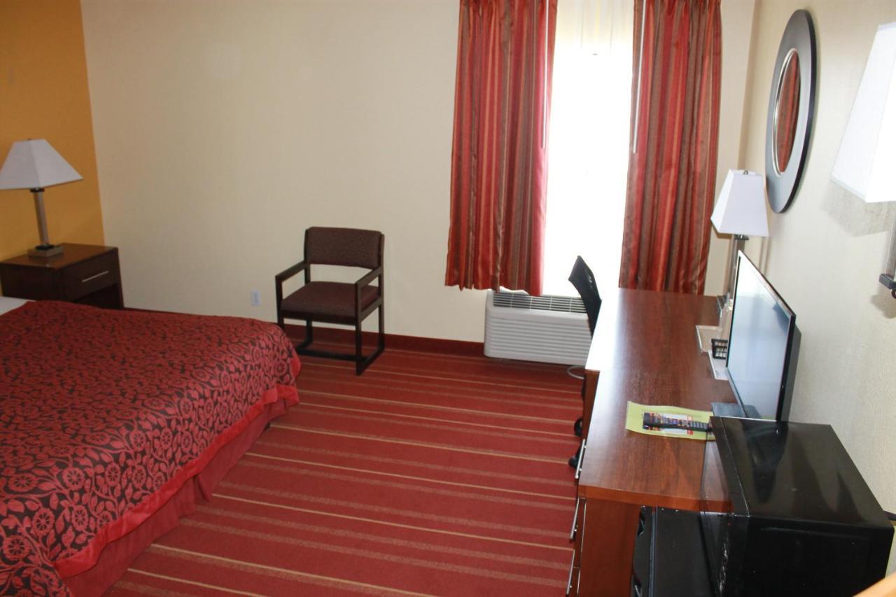 Days Inn By Wyndham Walcott Davenport Bagian luar foto